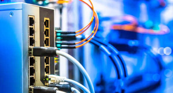Ottimizzazione della comunicazione industriale utilizzando la tecnologia Fieldbus e le soluzioni Kollmorgen Ottimizzazione della comunicazione industriale utilizzando la tecnologia Fieldbus e le soluzioni Kollmorgen