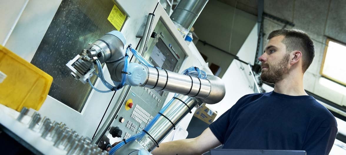 Kollmorgen move os auxiliares leves da Universal Robots