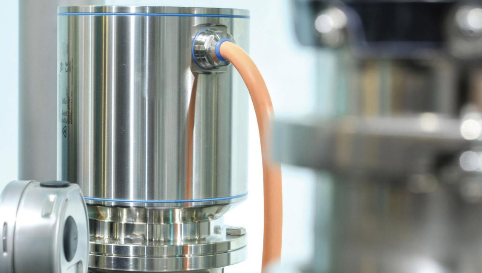 AKMH™ Durable and Hygienic Servo Motors AKMH™ Durable and Hygienic Servo Motors