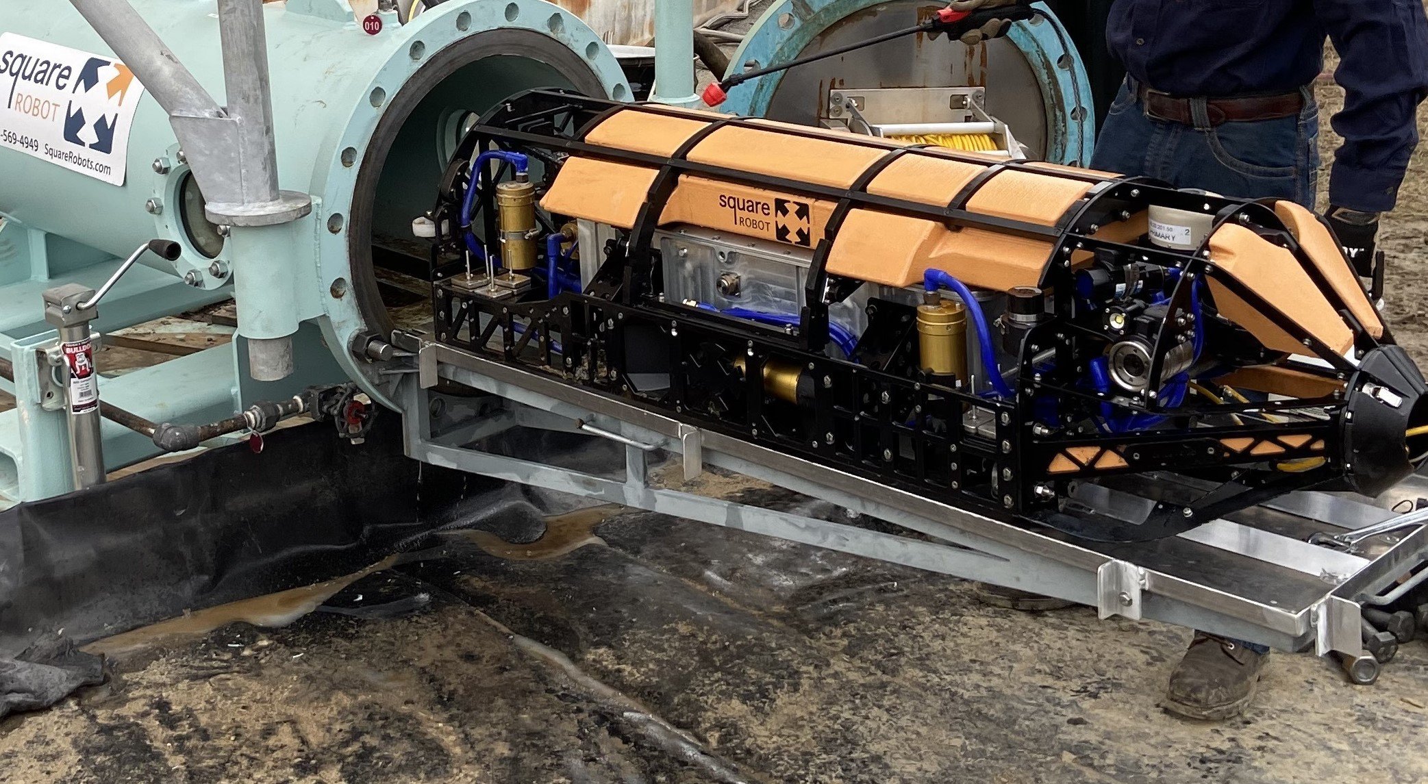 Compact, Efficient Motion Powers a Submersible Robot for In-Service Inspection of Fuel Storage Tanks