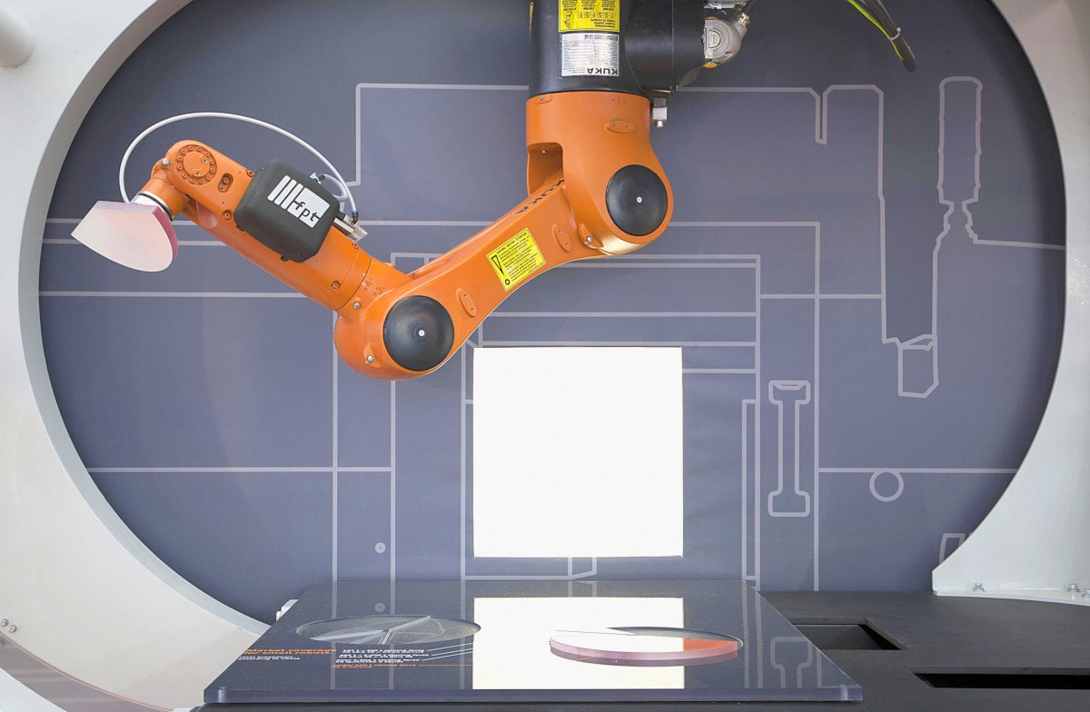Kuka e Kollmorgen projetaram motores otimizados para robôs compactos de forma colaborativa