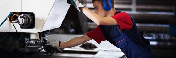 Kollmorgen Whitepaper, Überwachung und Steuerung von Bremsen durch funktionale Sicherheitstechnik im Antrieb Kollmorgen Whitepaper, Überwachung und Steuerung von Bremsen durch funktionale Sicherheitstechnik im Antrieb