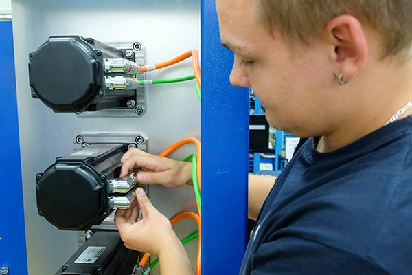 Hızlı montaj Test stantlarının üretimi IMS Gear bünyesinde genç profesyonellerin eğitiminin bir parçası.