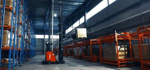 Kollmorgen NDCSolutions, High Reach AGV in Solar Panel Manufacturing